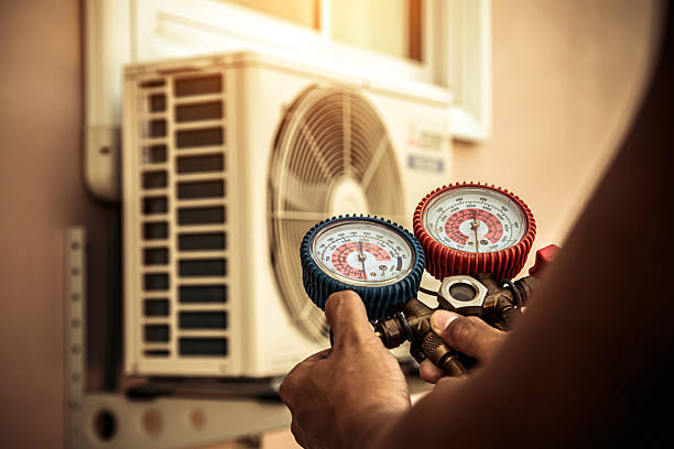 Professional Hvac technician working in Cleveland, TX